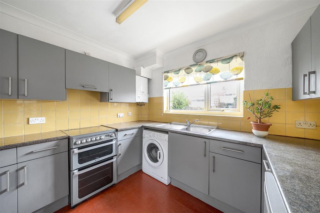 Property photo 3 of 14 Kitchen.Jpg