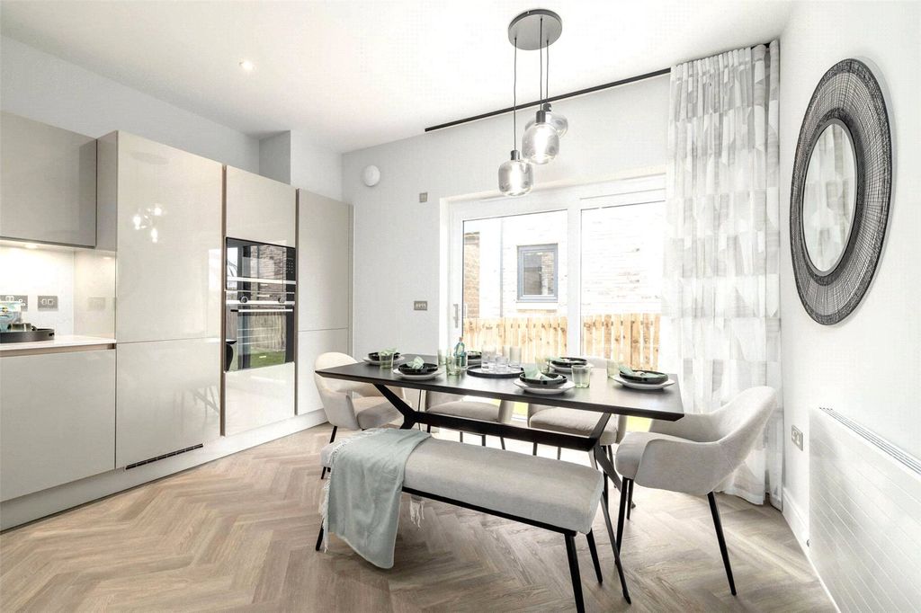 Property photo 3 of 25 Kitchen/Dining