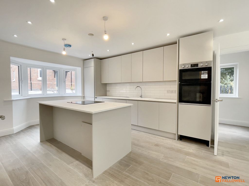 Property photo 2 of 33