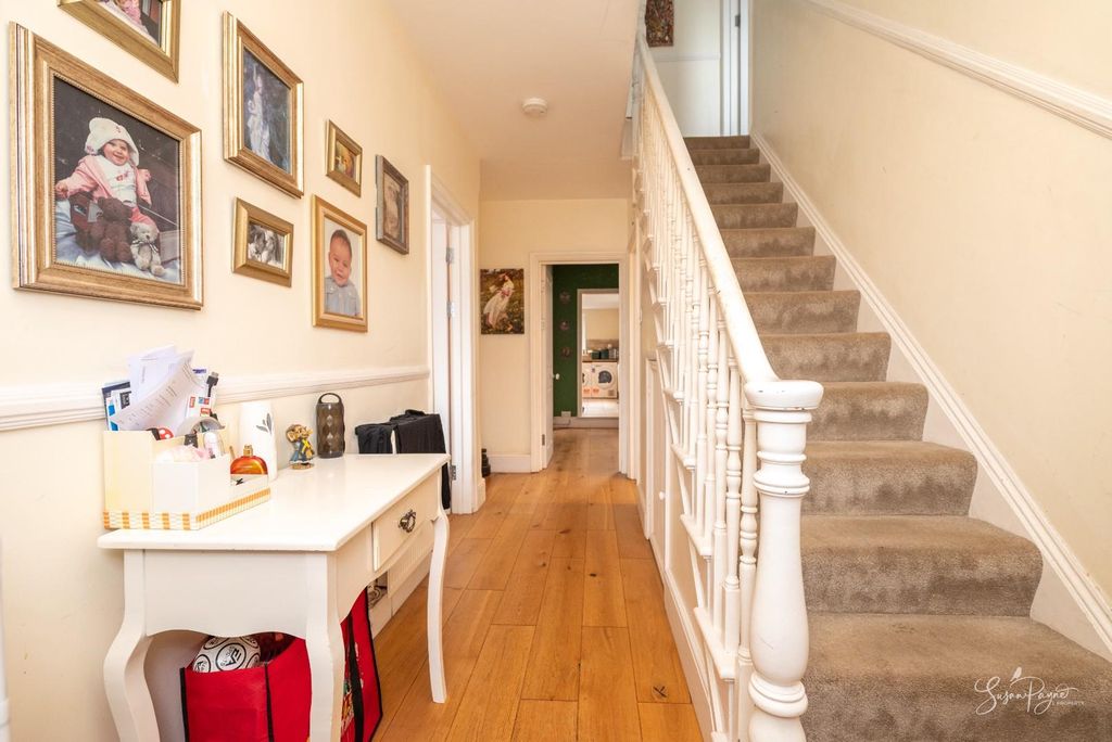 Property photo 3 of 24 Entrance Hall