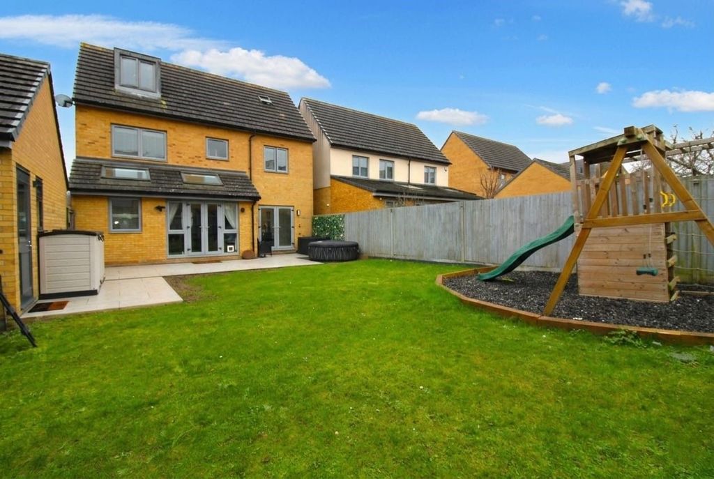 Property photo 3 of 21 Rear Garden