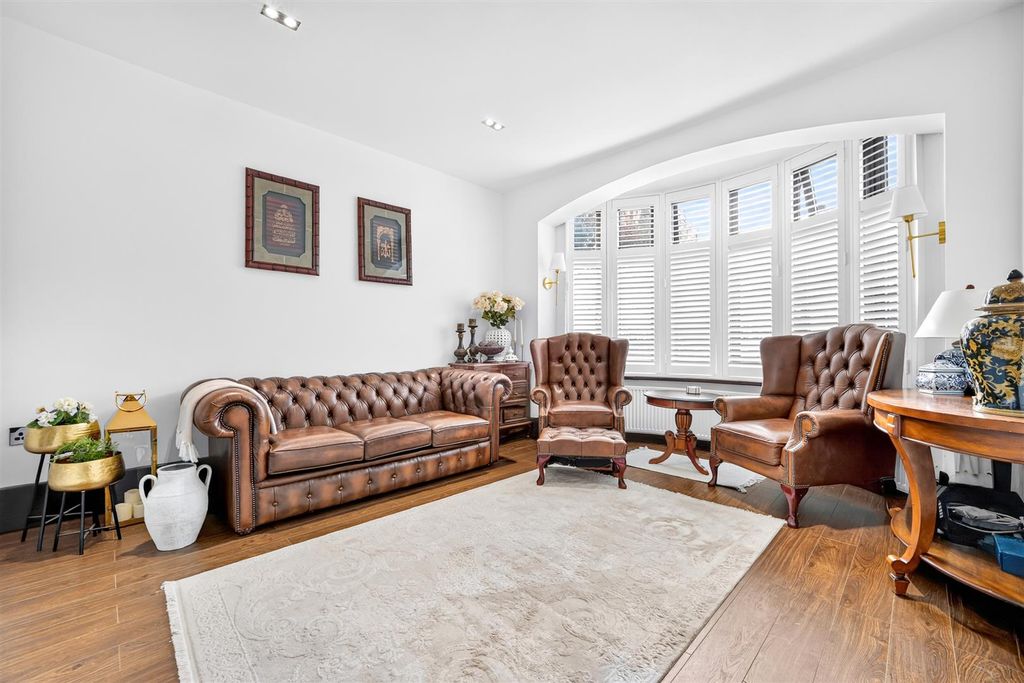 Property photo 3 of 33