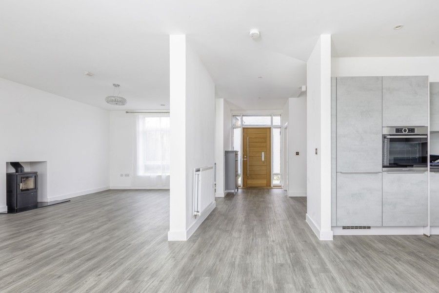 Property photo 2 of 23