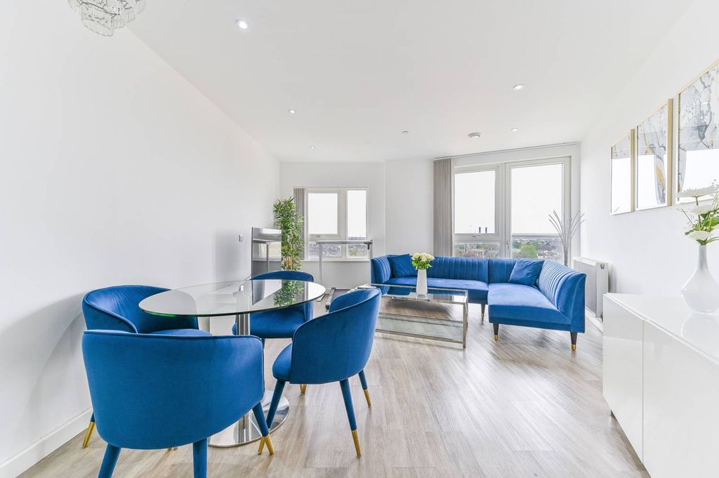 Property photo 2 of 23