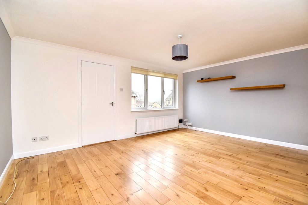 Property photo 2 of 15 Lounge Angle 1