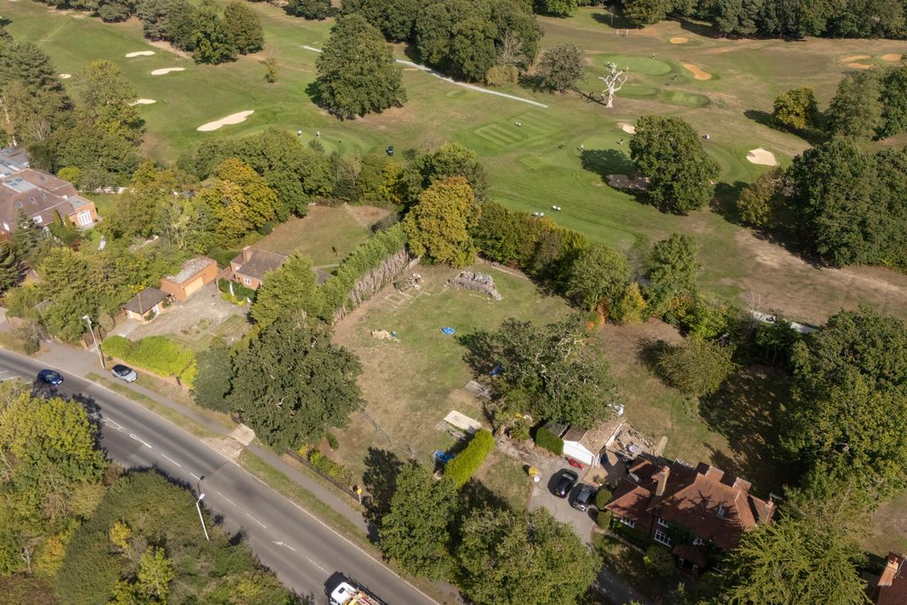 Property photo 2 of 7 Land On The North West Side Of London Road, Rickmansworth, Wd3 1Jt