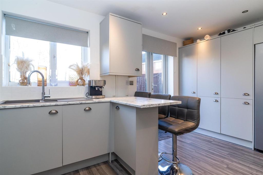 Property photo 3 of 18 Kitchen Diner