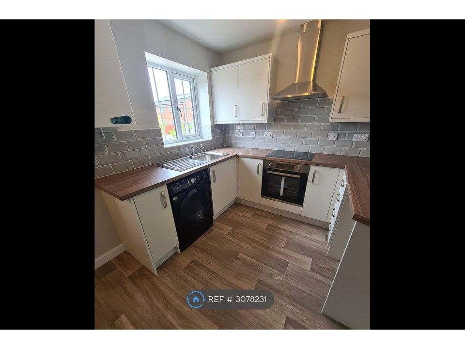 Property photo 2 of 11 Kitchen