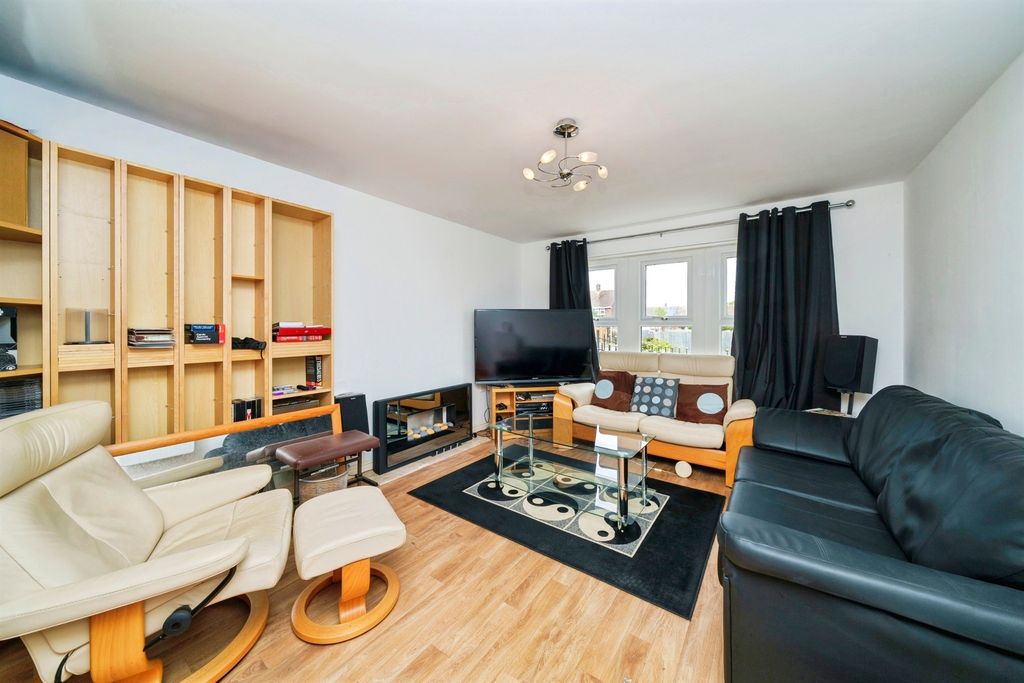 Property photo 2 of 14