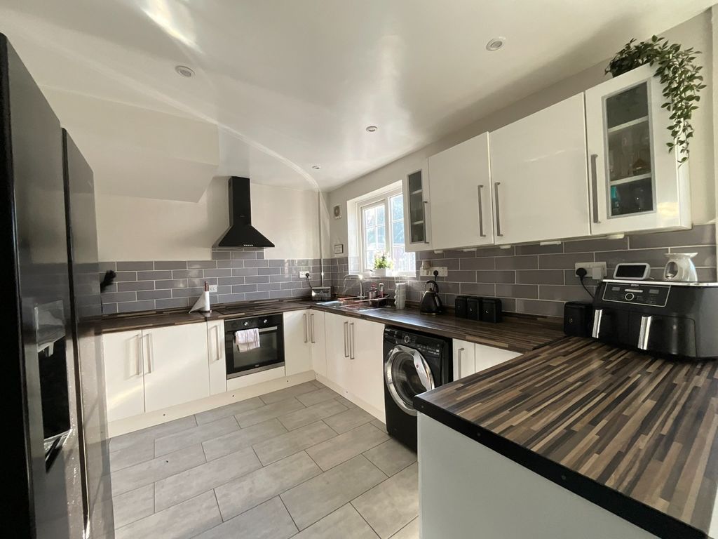 Property photo 2 of 19 3978465