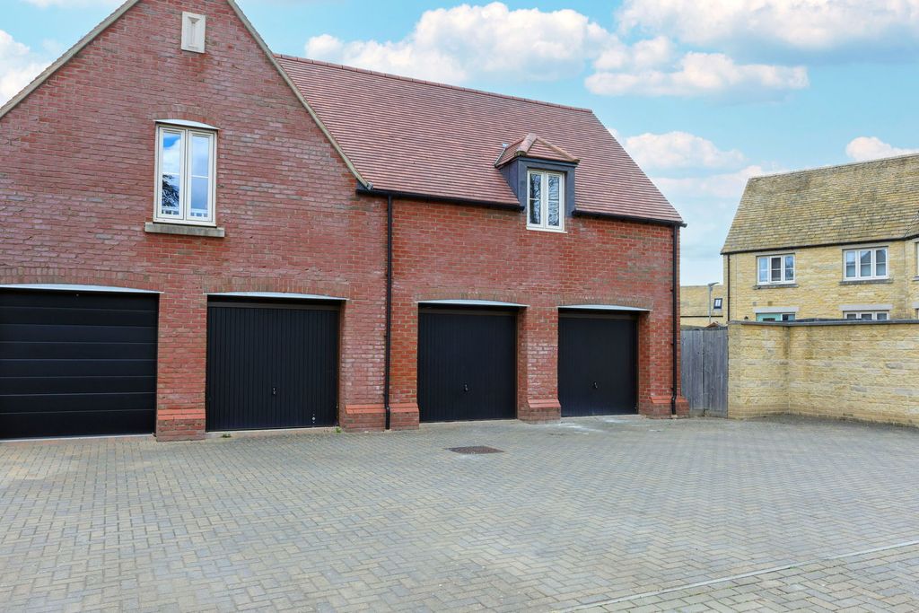 Property photo 3 of 27