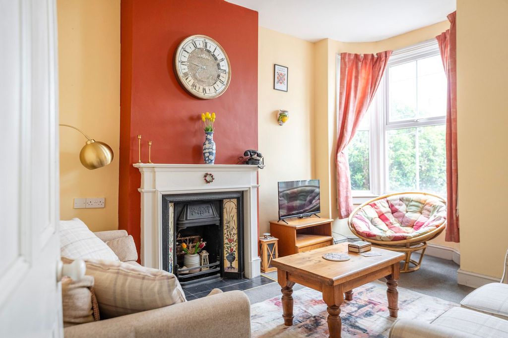 Property photo 2 of 19