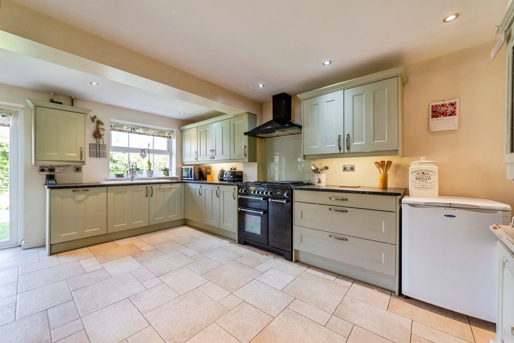 Property photo 2 of 24 8_Marston_Moor_Road-26