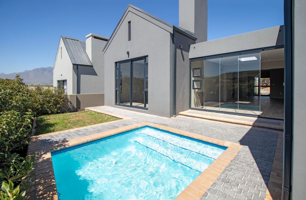 Property photo 1 of 33 St1693803