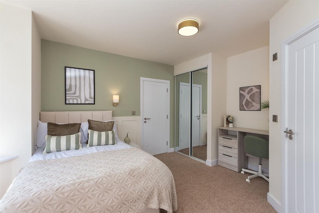 Property photo 2 of 15 Bed 1 11.Jpg