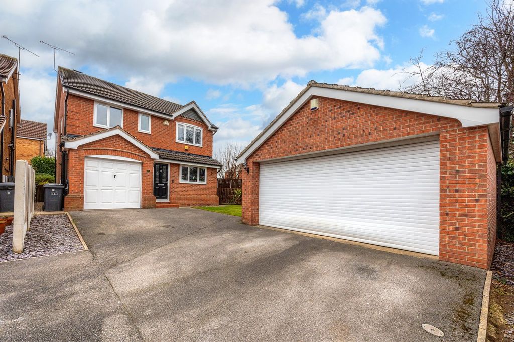 Property photo 1 of 28