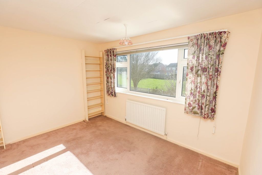 Property photo 3 of 18 Bedroom 2