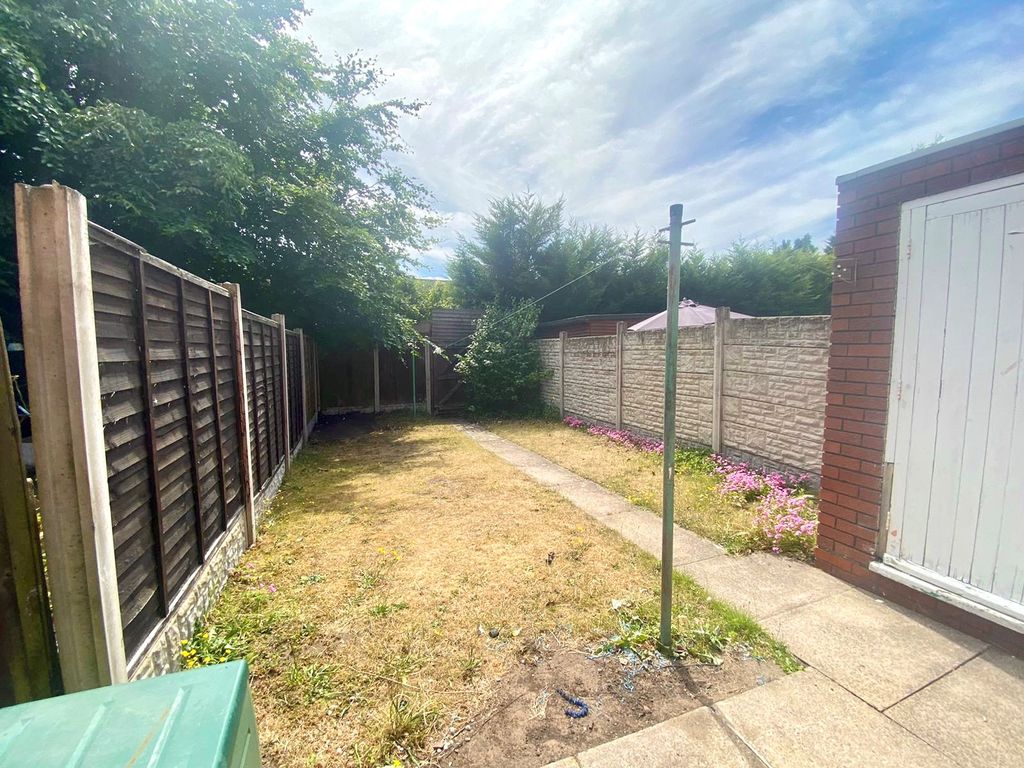 Property photo 2 of 8 Garden