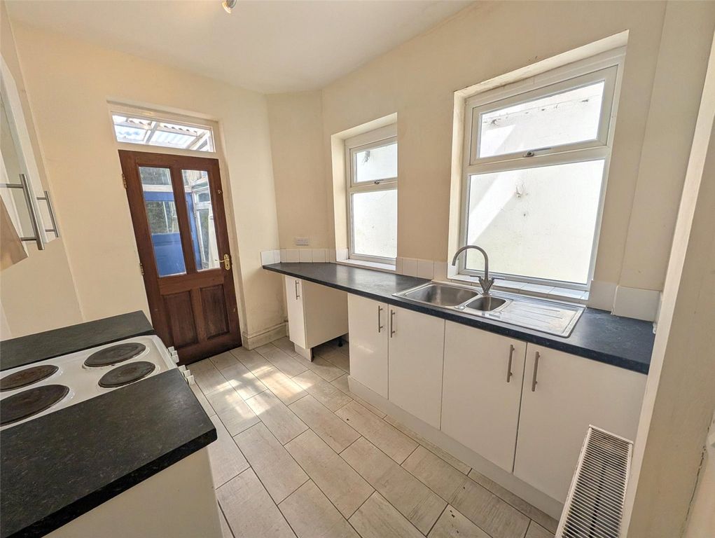Property photo 2 of 12 Picture No. 10
