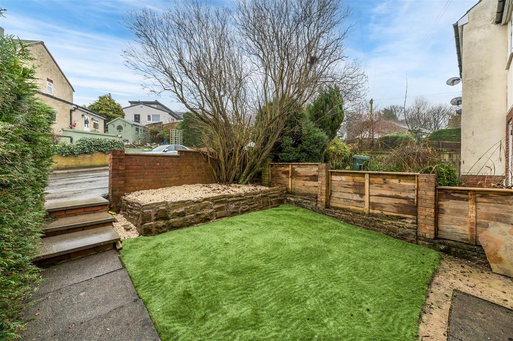 Property photo 2 of 26 Front Garden