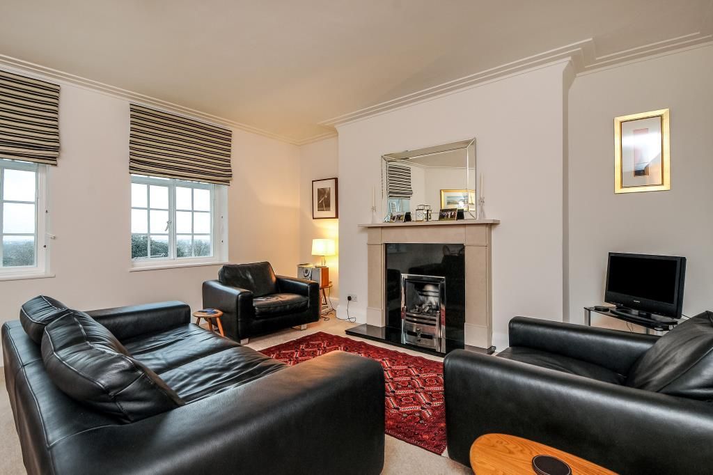 Property photo 3 of 8 Reception