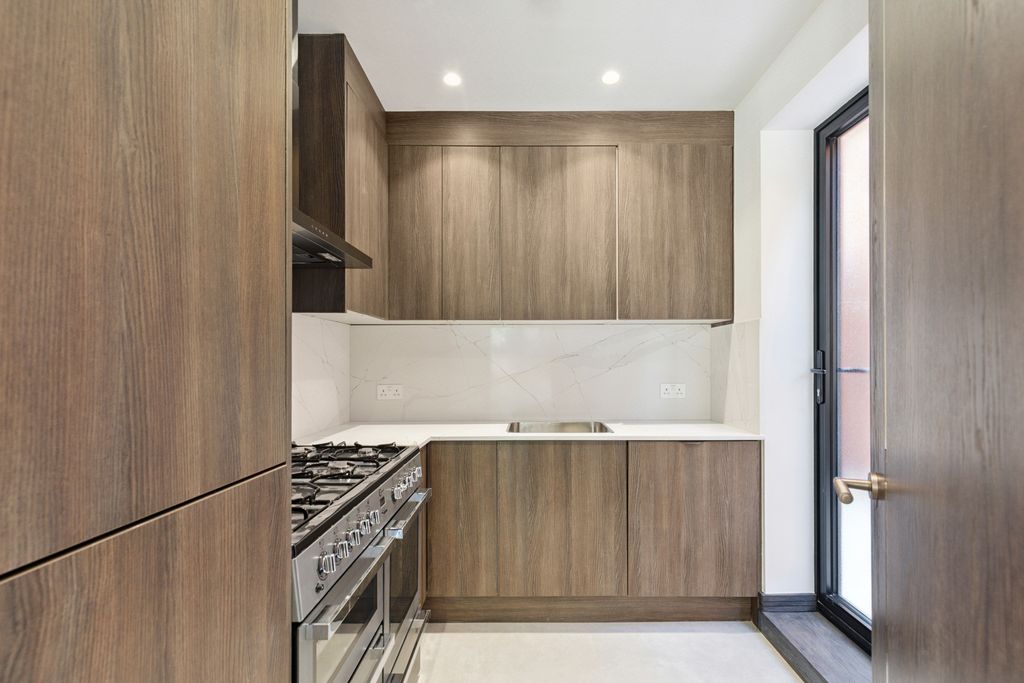 Additional image 6 of 5 bed detached house for salePipers Pipers Green Lane, Edgware HA8