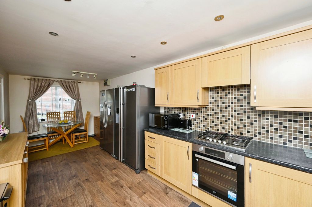 Property photo 3 of 17 Kitchen/Diner