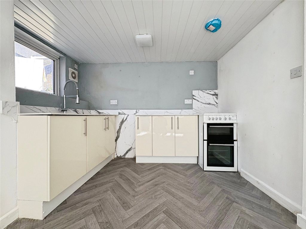 Property photo 2 of 11 Picture No. 25