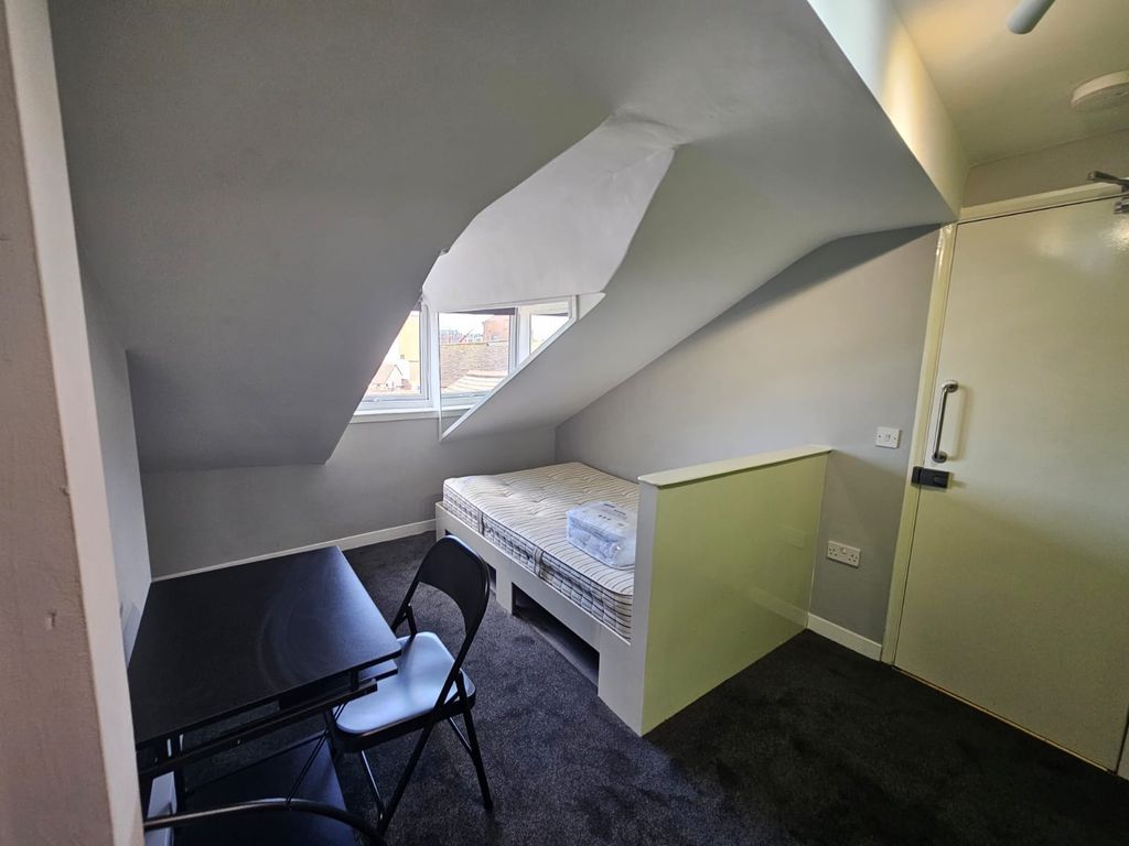 Property photo 1 of 2