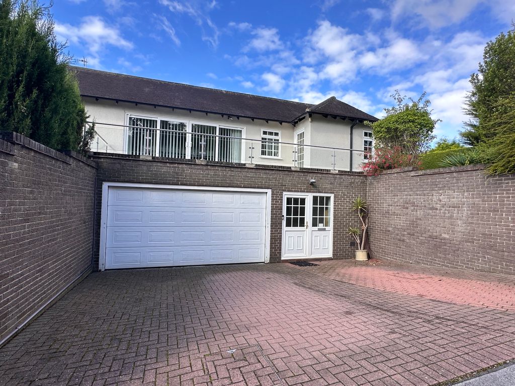 Property photo 1 of 22 Double Garage And Parking