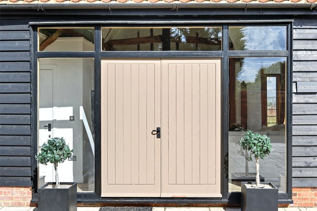 Property photo 2 of 22 Entrance