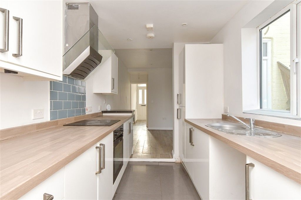 Property photo 2 of 11 Kitchen