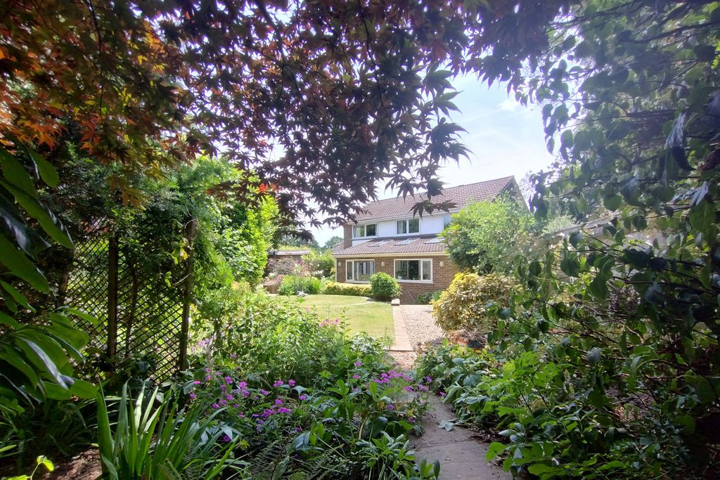 Property photo 2 of 33