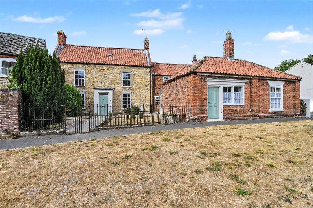 Property photo 1 of 72 Front