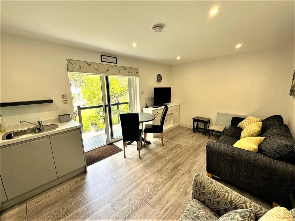 Property photo 3 of 9 2.Jpg