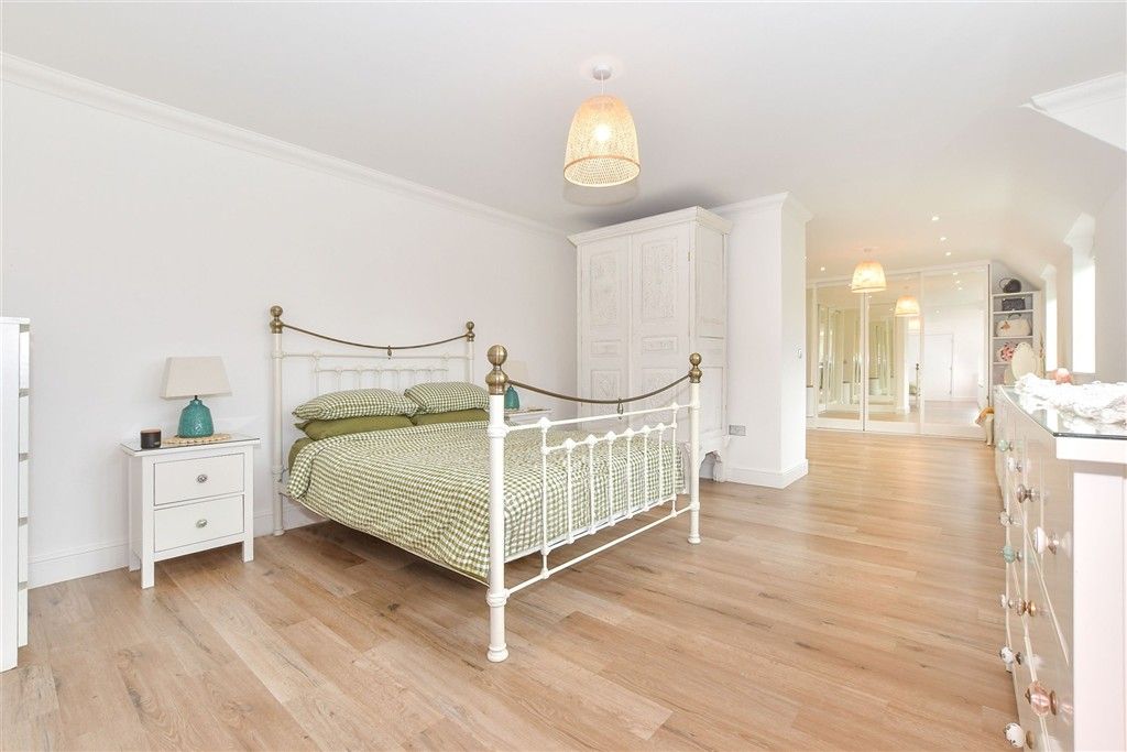 Property photo 1 of 23 Main Bedroom