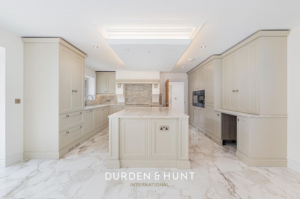 Property photo 3 of 42