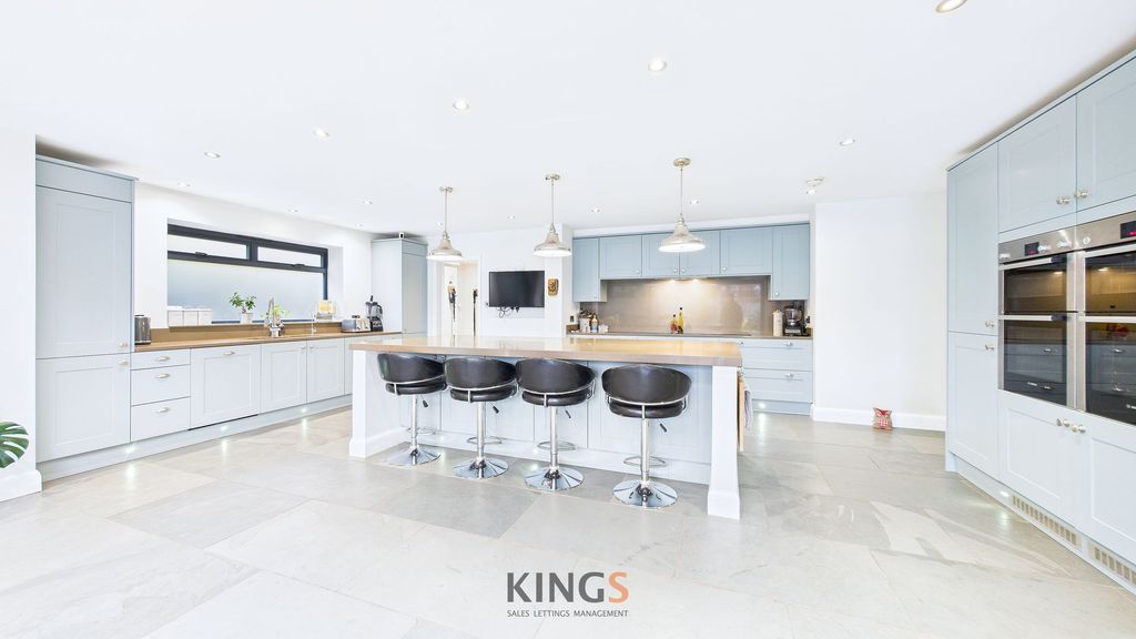 Additional image 11 of 5 bed detached house for saleUpland Drive, Brookmans Park AL9