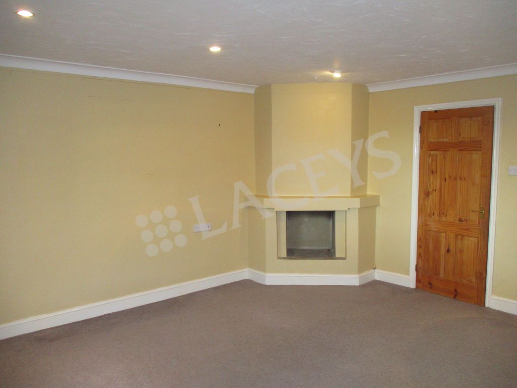 Property photo 3 of 11 Lounge