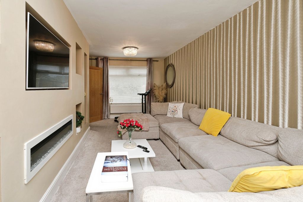 Property photo 3 of 25 19