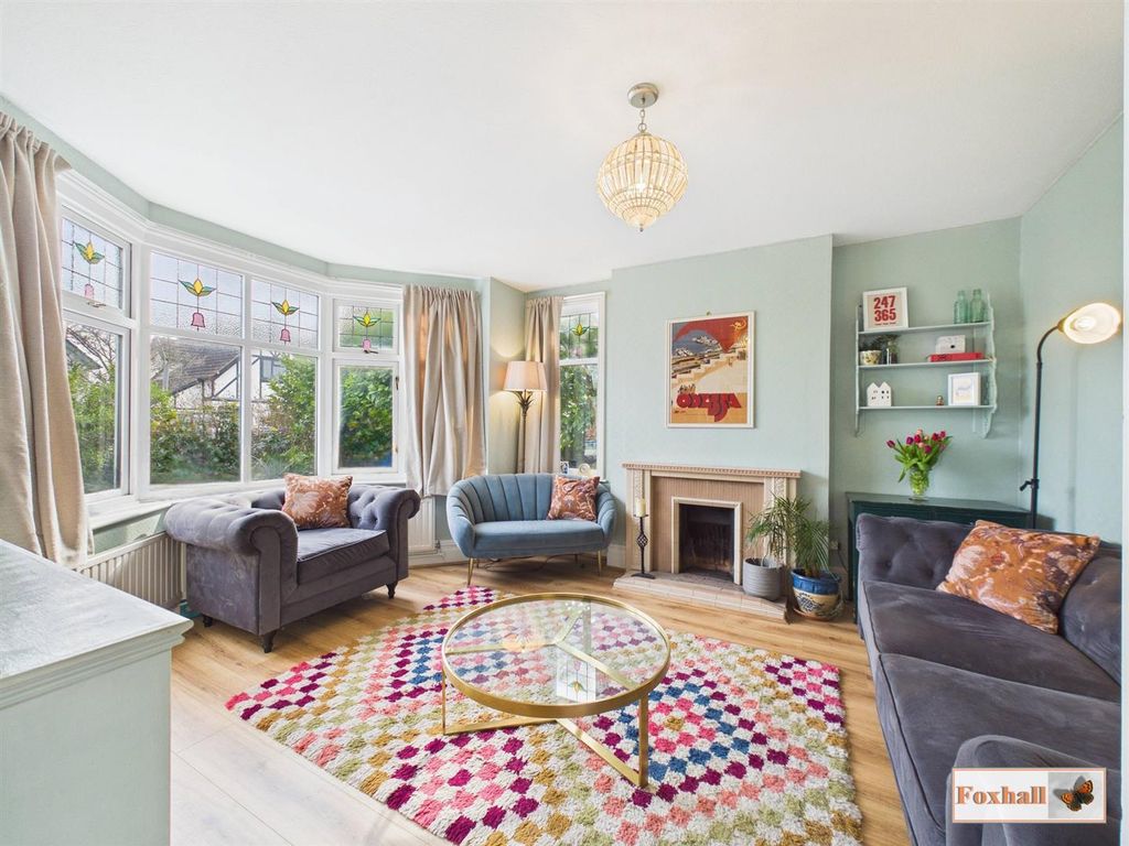 Property photo 2 of 35 Lounge