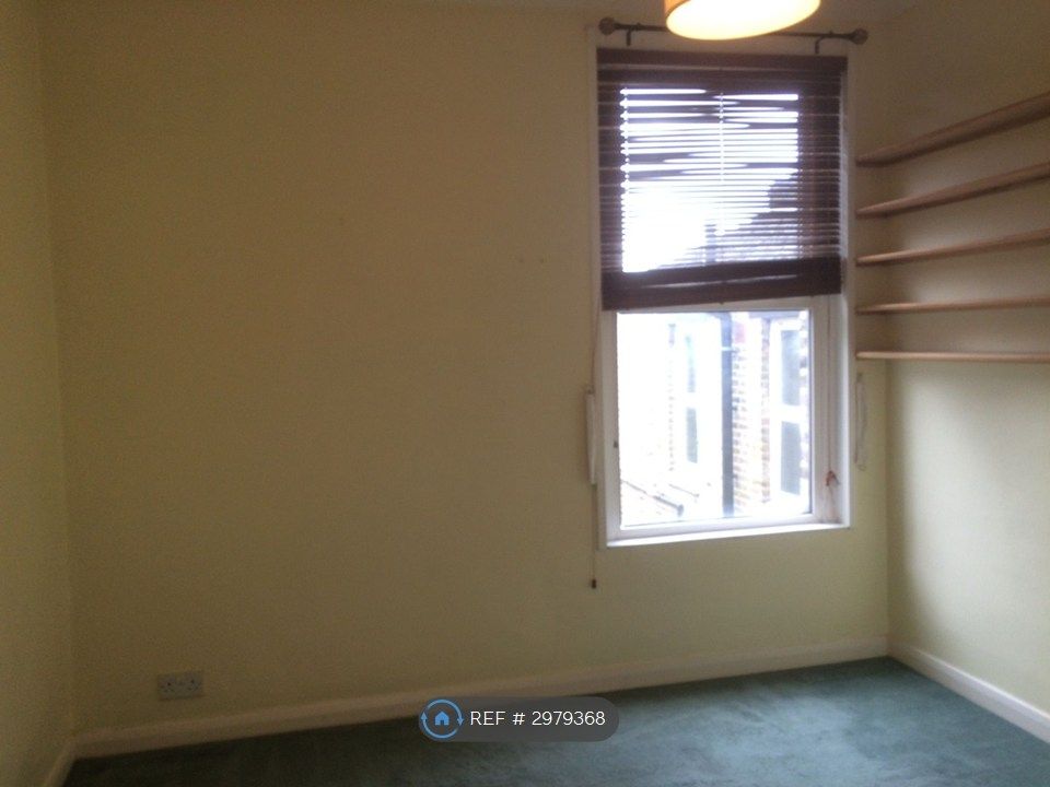 Property photo 3 of 18 Main Bedroom