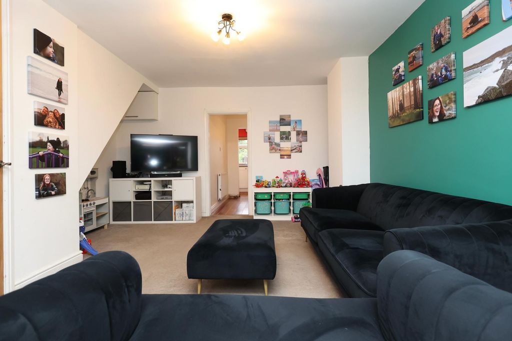 Property photo 2 of 20