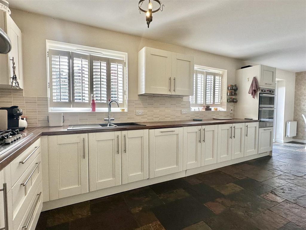 Property photo 3 of 15 Kitchen