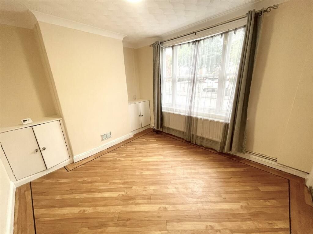 Property photo 2 of 4 Living Room
