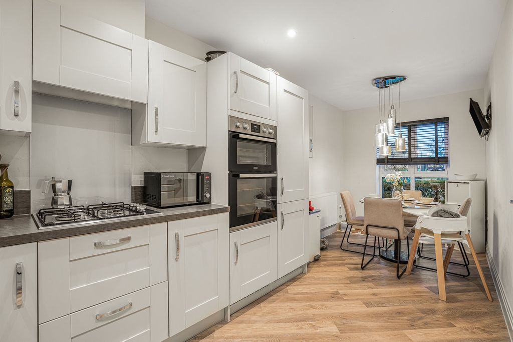 Property photo 2 of 27