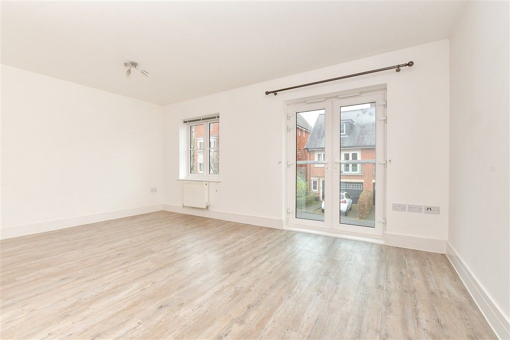 Property photo 2 of 16 Lounge