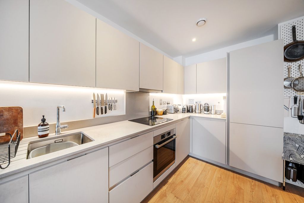 Property photo 3 of 23 Kitchen