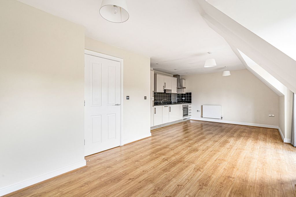 Property photo 2 of 19 Reception/Kitchen