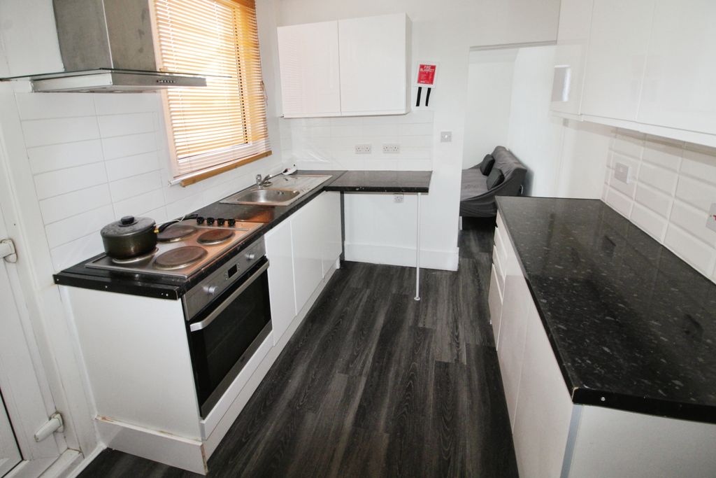 Property photo 2 of 16 Kitchen.Jpg